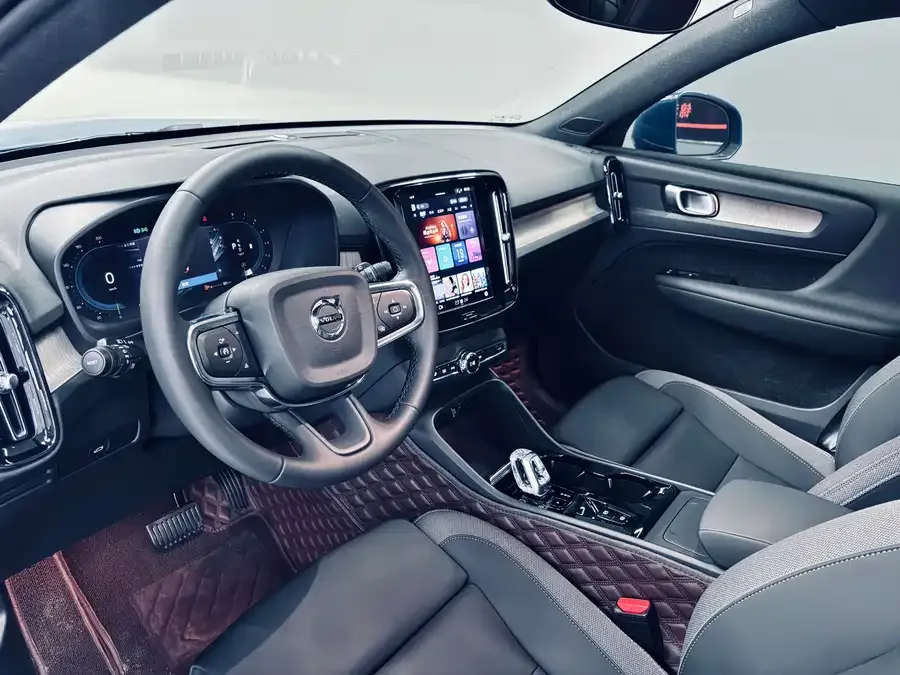 Volvo XC40 2023 B3 Zhiyuan Luxury Edition 2023 — миниатюра 3