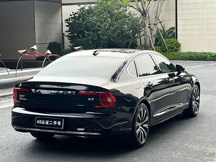 Volvo S90 2022 B5 Zhiyuan Luxury Edition 2022 — миниатюра 2