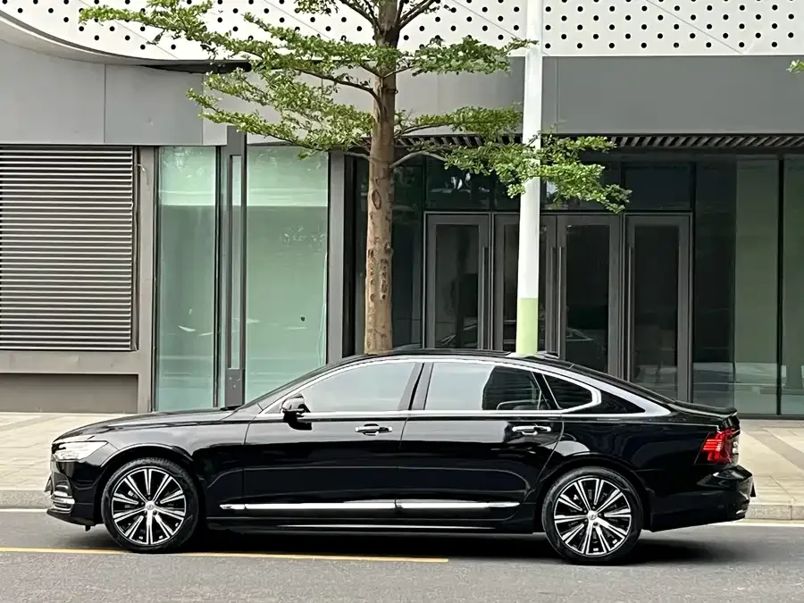 Volvo S90 2022 B5 Zhiyuan Luxury Edition 2022 — миниатюра 3