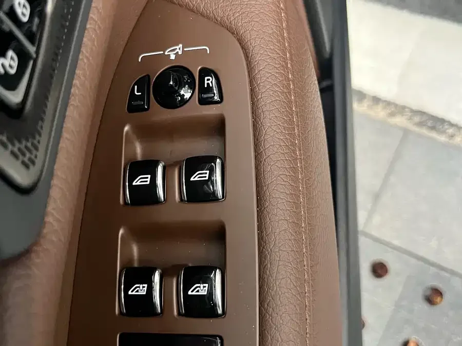 Volvo S90 2022 B5 Zhiyuan Luxury Edition 2022 — миниатюра 5