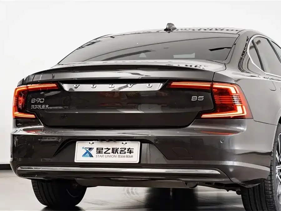 Volvo S90 2023 B5 Zhiyuan Luxury Edition 2022 — миниатюра 3