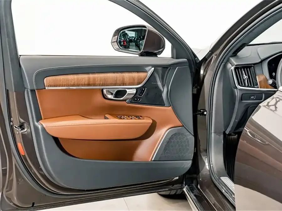 Volvo S90 2023 B5 Zhiyuan Luxury Edition 2022 — миниатюра 5
