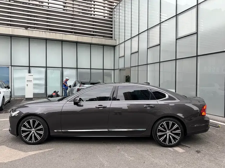 Volvo S90 2024 B5 Zhiyuan Luxury Edition 2024 — миниатюра 2