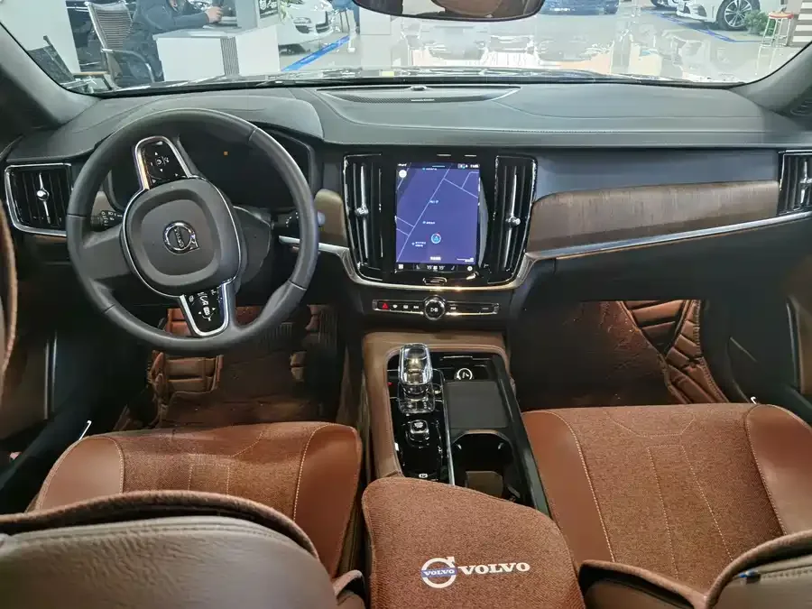 Volvo S90 2024 B5 Zhiyuan Luxury Edition 2024 — миниатюра 5