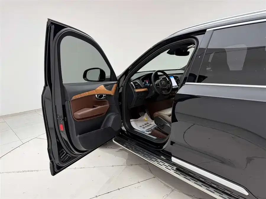 Volvo XC90 2023 B6 Zhiyi Luxury Edition 7 Seaters 2023 — миниатюра 4
