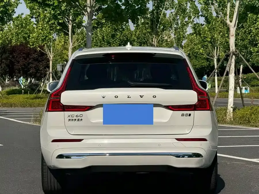 Volvo XC60 2022 B5 four-wheel drive Zhiyuan Deluxe Edition 2022 — миниатюра 4