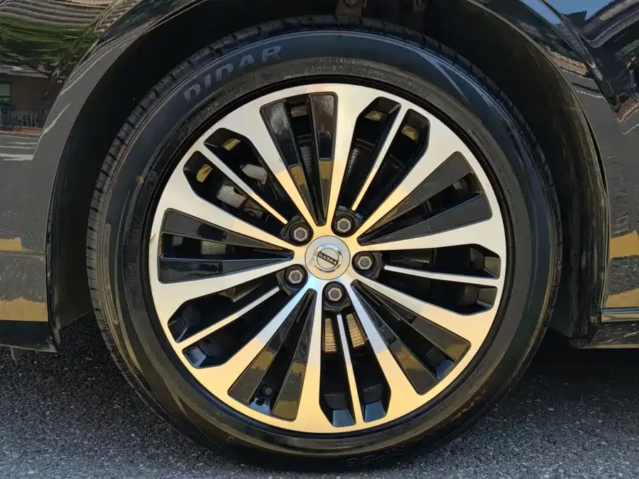 Volvo S90 2023 B5 Zhiyi Luxury Edition 2022 — миниатюра 3