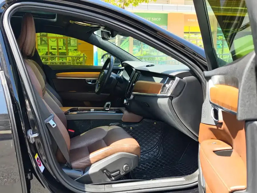 Volvo S90 2023 B5 Zhiyi Luxury Edition 2022 — миниатюра 4