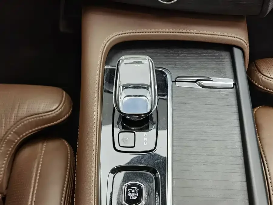 Volvo XC90 Plug-in Hybrid 2023 T8 RECHARGE Zhizun Luxury Edition 7 Seaters 2023 — миниатюра 4