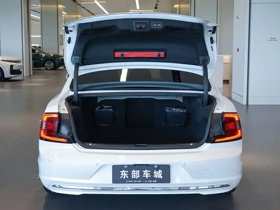 Volvo S90 2023 B5 Smart Luxury Edition 2023 — миниатюра 4