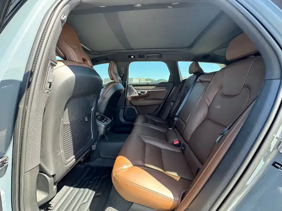 Volvo V90 2022 Cross Country B5 AWD Smart Edition 2022 — миниатюра 4