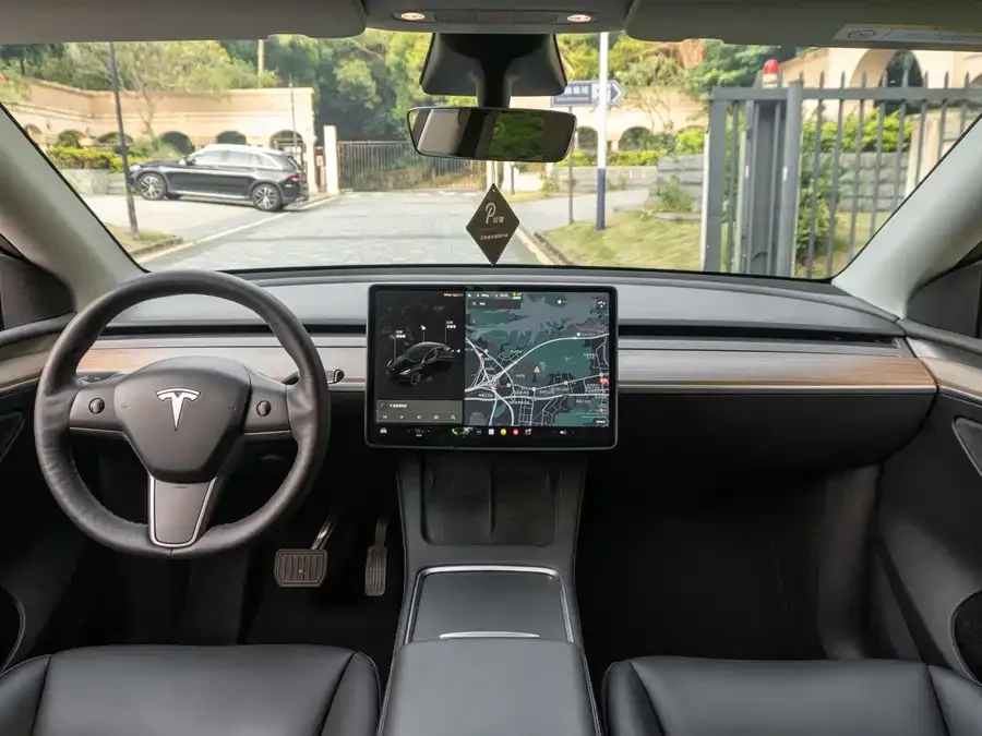 Tesla Model Y Model Y 2022 facelift long-range all-wheel drive version 2022 — миниатюра 3
