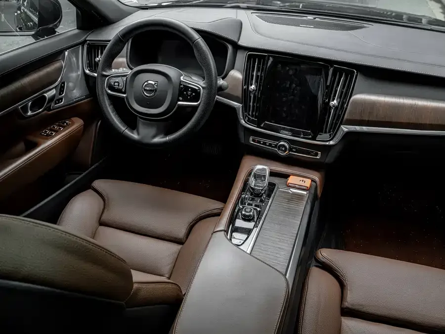Volvo S90 2023 B5 Zhiyuan Luxury Edition 2023 — миниатюра 4