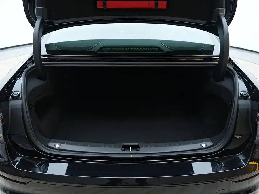 Volvo S90 2026 B5 Zhiyi Luxury Edition 2025 — миниатюра 3