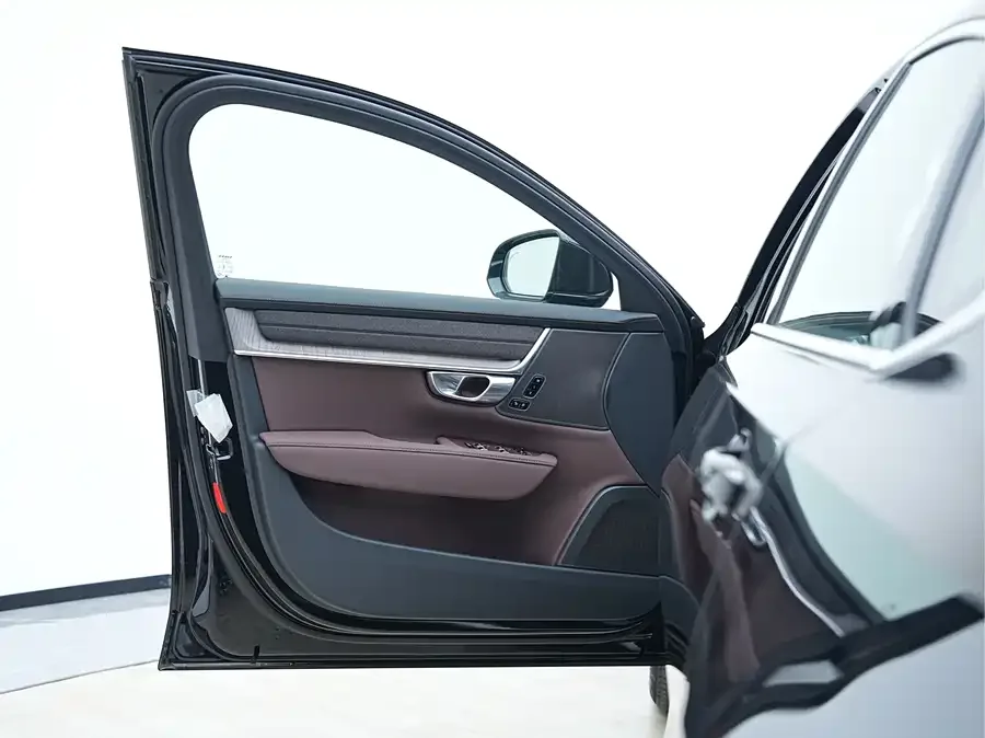 Volvo S90 2026 B5 Zhiyi Luxury Edition 2025 — миниатюра 5