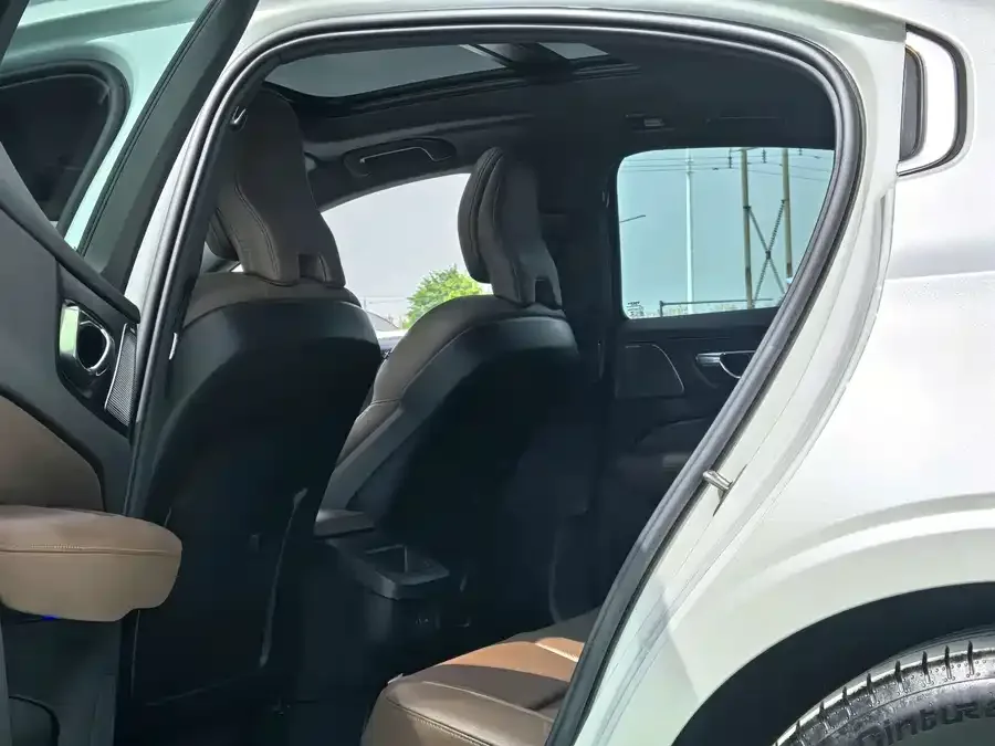 Volvo S60 2023 B4 Zhiyi Luxury Edition 2022 — миниатюра 2