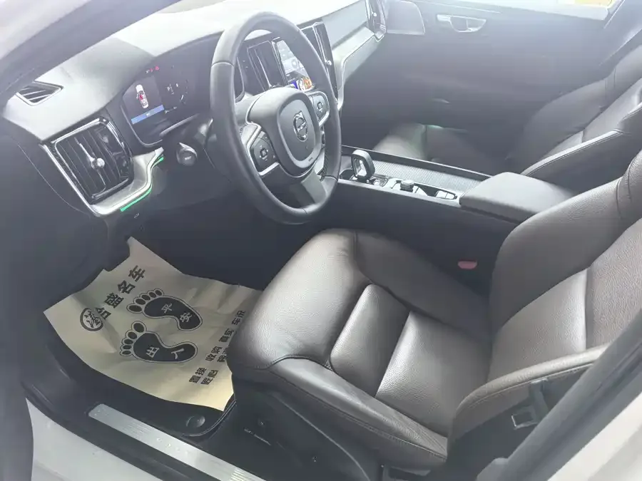 Volvo S60 2023 B4 Zhiyi Luxury Edition 2022 — миниатюра 3