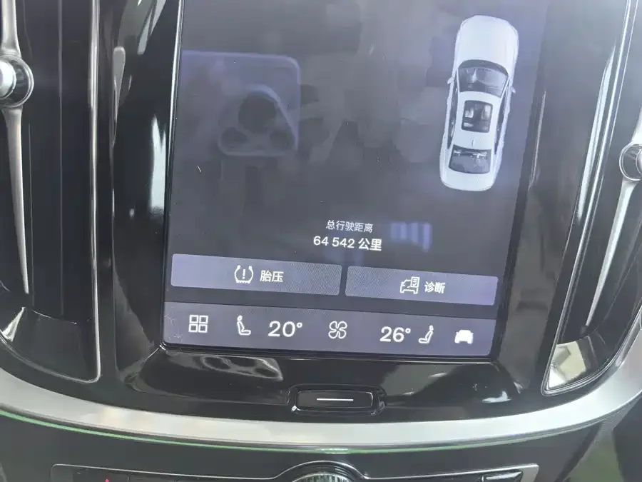 Volvo S60 2023 B4 Zhiyi Luxury Edition 2022 — миниатюра 4
