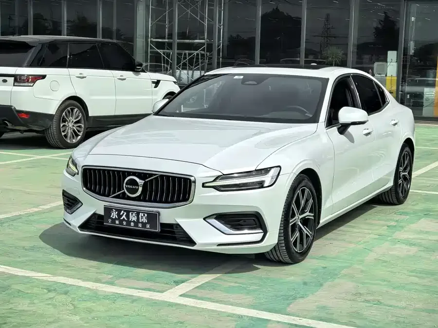 Volvo S60 2023 B4 Zhiyi Luxury Edition 2022 — фото 1, купить с доставкой в Москву