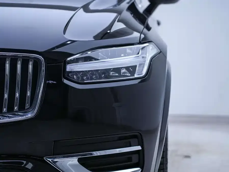Volvo XC90 2024 B5 Smart Luxury Edition 5 Seaters 2023 — миниатюра 3
