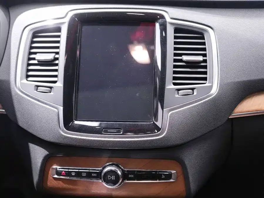 Volvo XC90 2024 B5 Smart Luxury Edition 5 Seaters 2023 — миниатюра 4