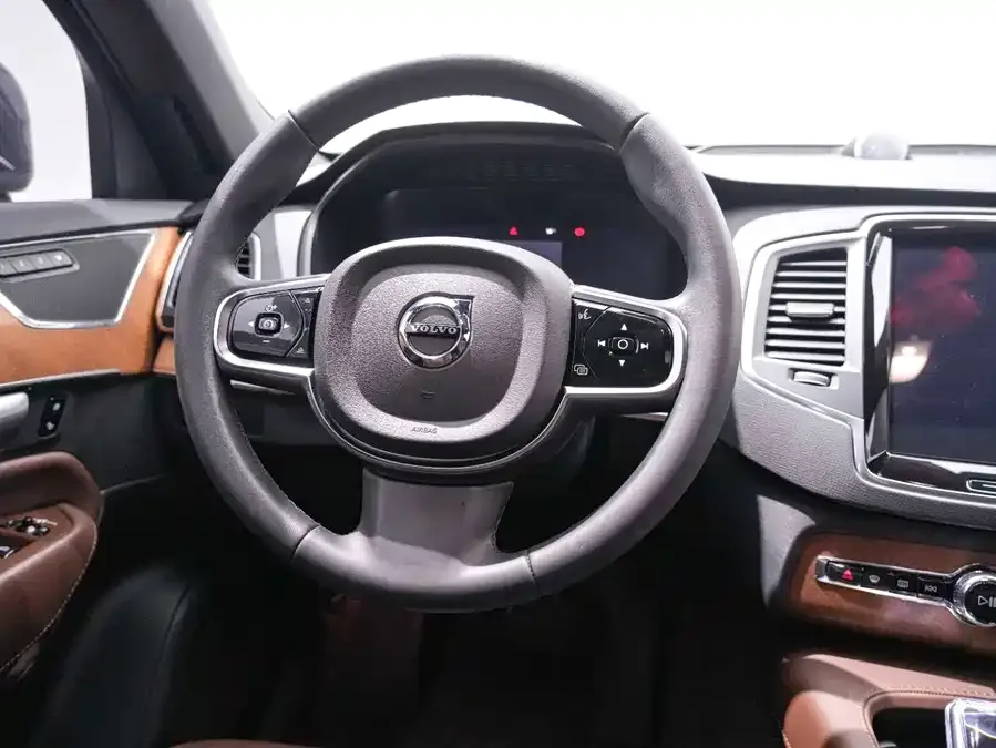 Volvo XC90 2024 B5 Smart Luxury Edition 5 Seaters 2023 — миниатюра 5