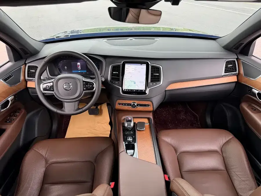 Volvo XC90 2023 B5 Smart Luxury Edition 5 Seaters 2023 — миниатюра 5