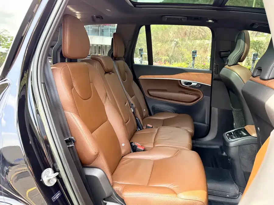 Volvo XC90 2023 B5 Zhixing Deluxe Edition 7-seater 2023 — миниатюра 4