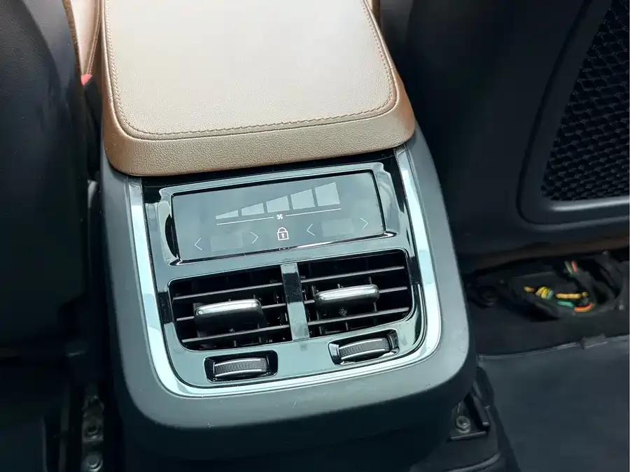 Volvo XC90 2023 B5 Zhixing Deluxe Edition 7-seater 2023 — миниатюра 5