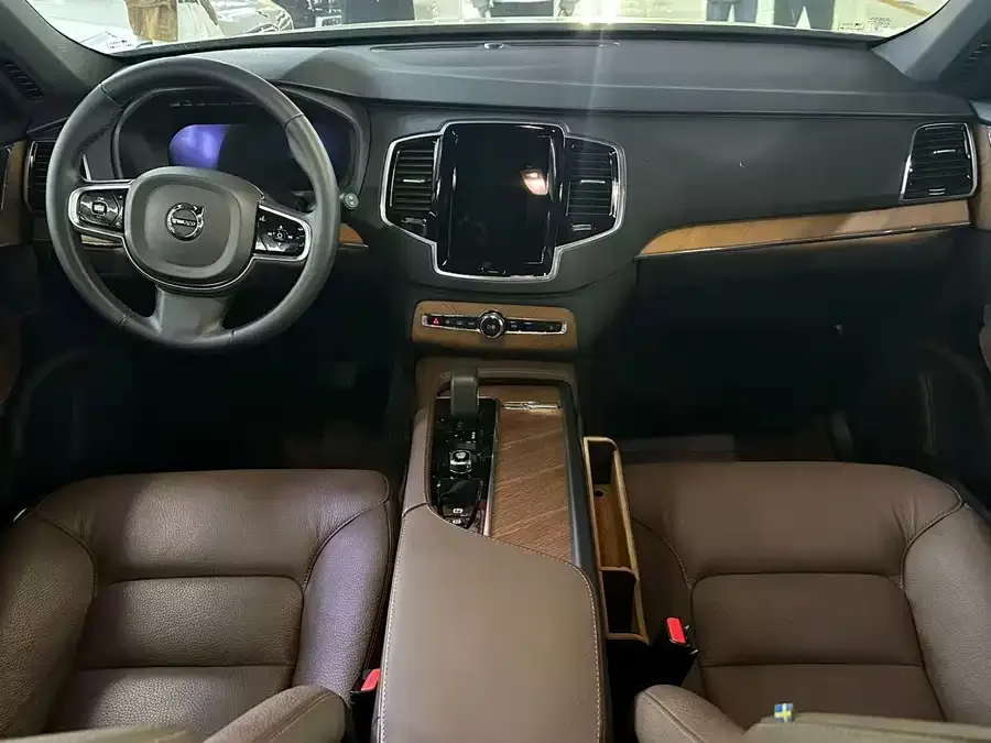 Volvo XC90 2023 B6 Zhiyi Luxury Edition 7 Seaters 2023 — миниатюра 2