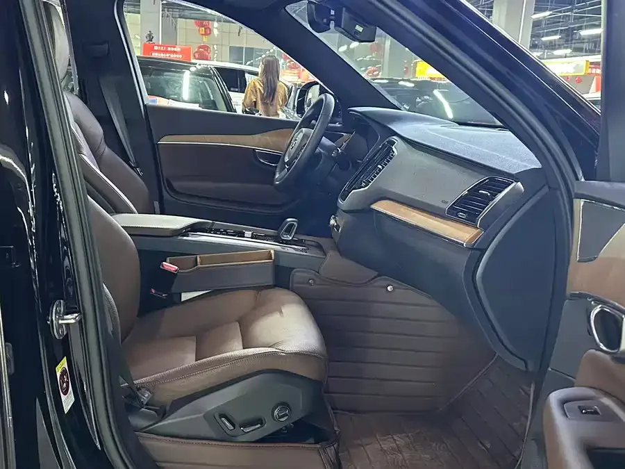 Volvo XC90 2023 B6 Zhiyi Luxury Edition 7 Seaters 2023 — миниатюра 3
