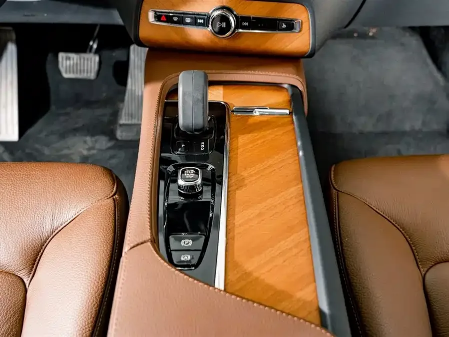 Volvo XC90 2022 B6 Zhiyi Luxury Edition 7-seater 2022 — миниатюра 4