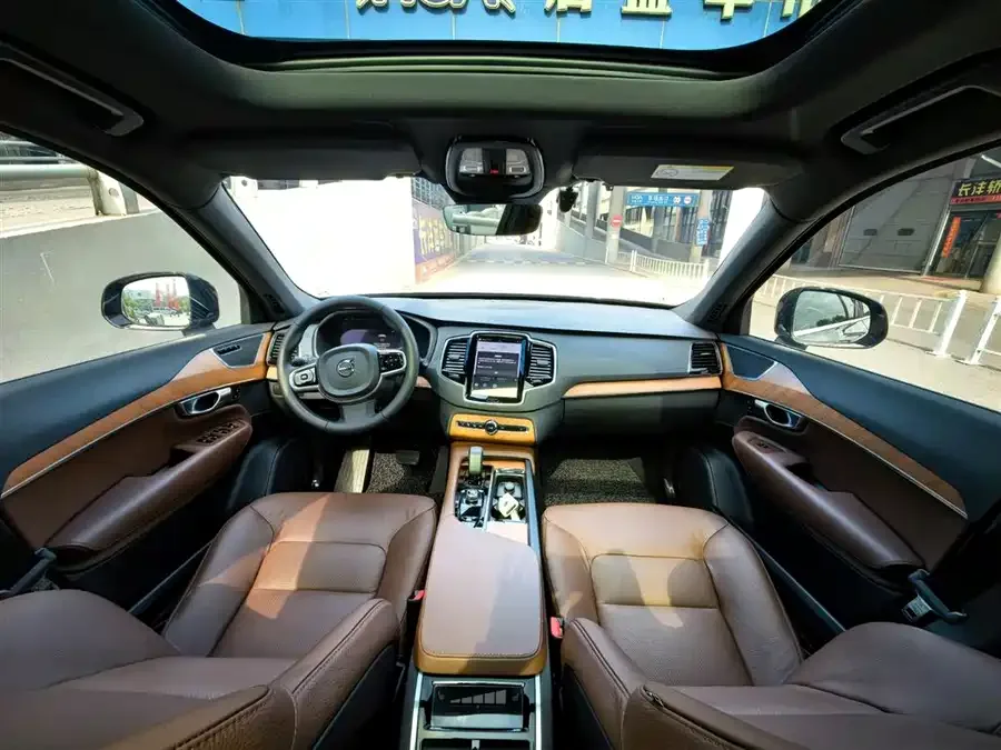 Volvo XC90 2023 B6 Zhiyi Luxury Edition 7 Seaters 2024 — миниатюра 3