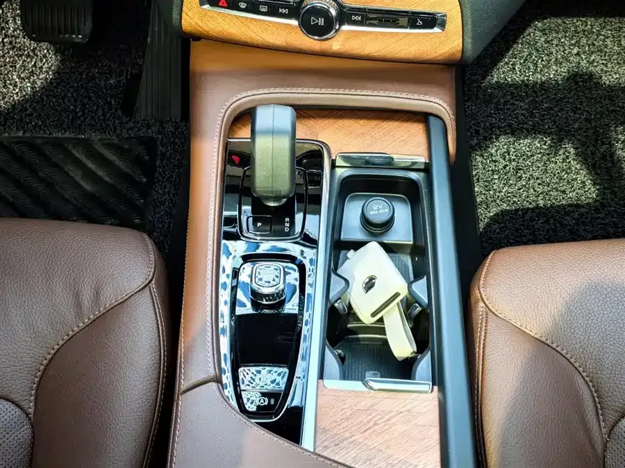 Volvo XC90 2023 B6 Zhiyi Luxury Edition 7 Seaters 2024 — миниатюра 4