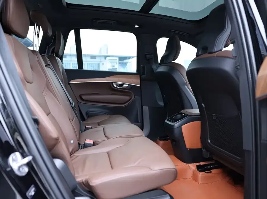 Volvo XC90 2023 B5 Smart Luxury Edition 5 Seaters 2023 — миниатюра 4