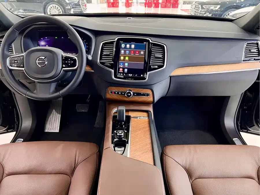 Volvo XC90 2024 B6 Zhiyi Luxury Edition 7 Seaters 2025 — миниатюра 3