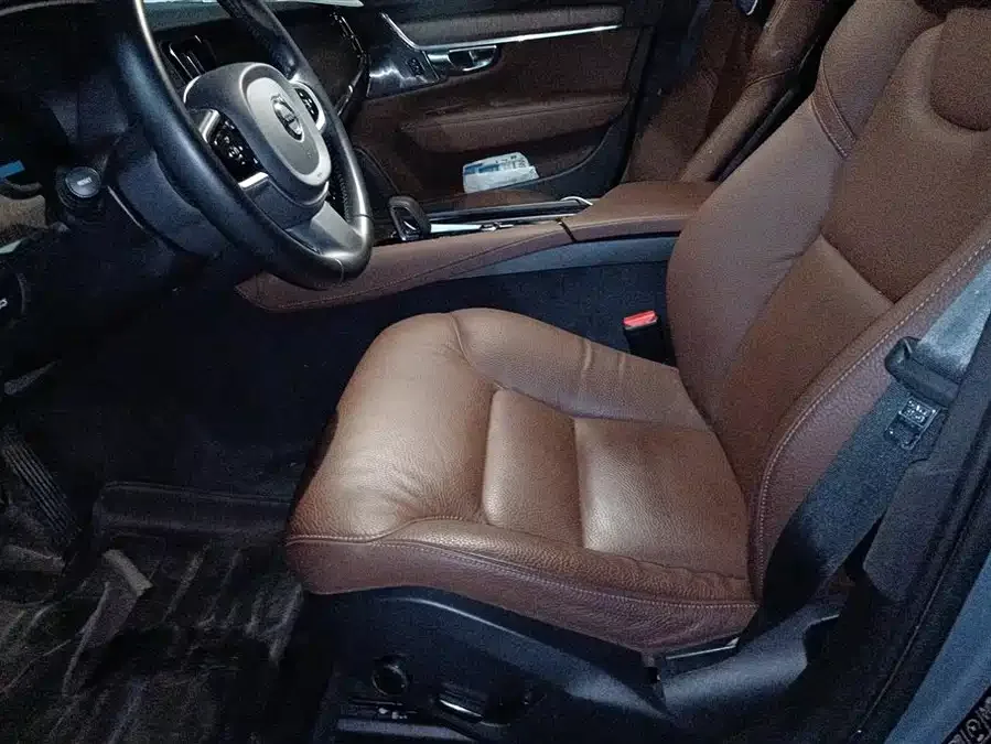 Volvo V90 2022 Cross Country B5 AWD Zhiyuan Edition 2022 — миниатюра 3
