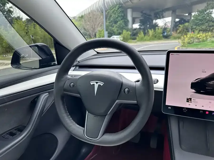 Tesla Model Y Model Y 2022 Long Range All-Wheel Drive Version 2022 — миниатюра 5