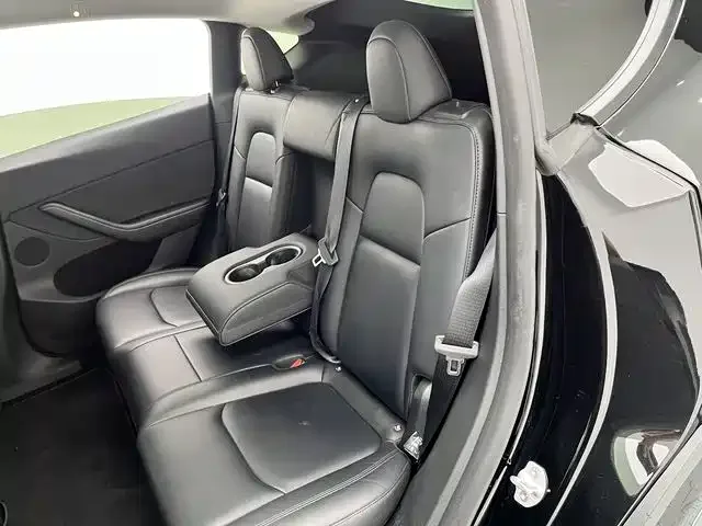 Tesla Model Y Model Y 2024 rear-wheel drive version 2024 — миниатюра 5