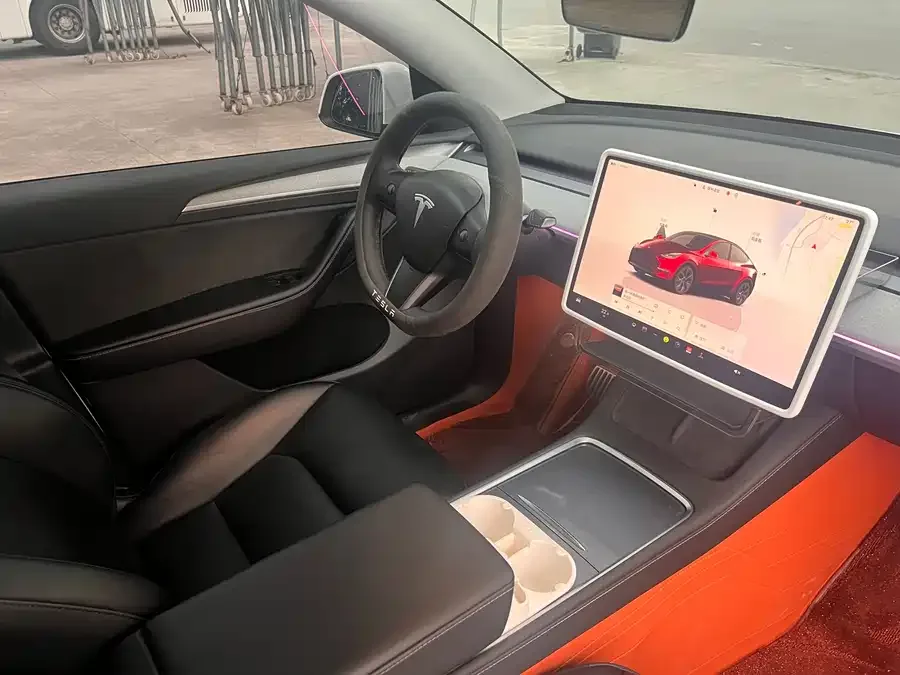 Tesla Model Y Model Y 2024 long-range all-wheel drive version 2024 — миниатюра 3