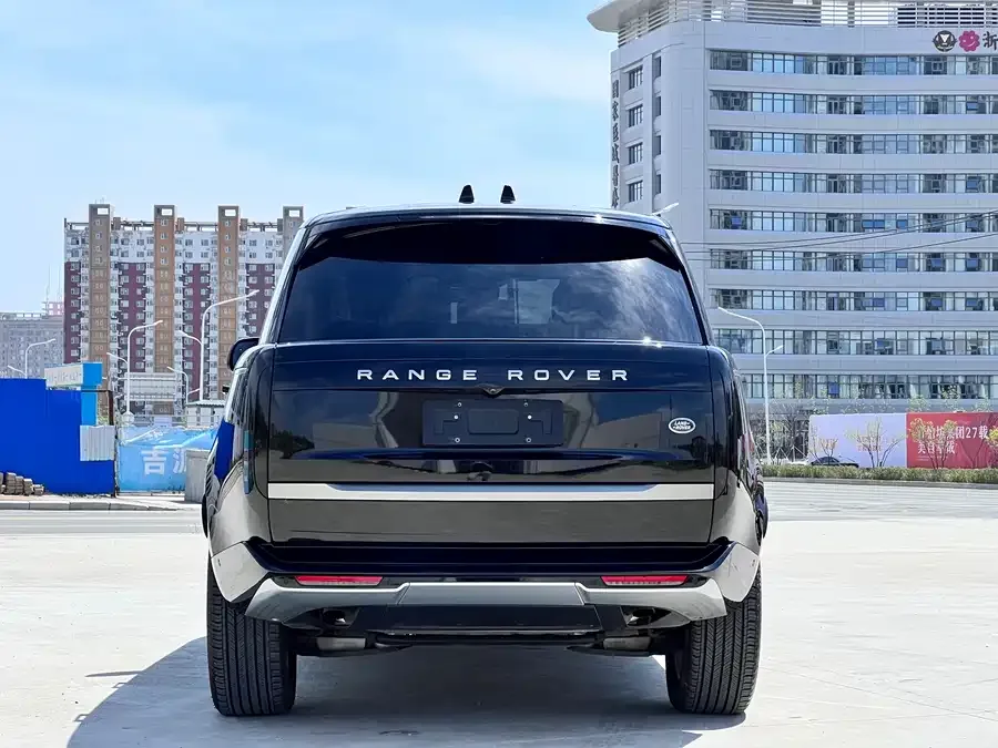 Land Rover Range Rover Range Rover 2023 3.0 L6 360PS Grand Edition 2022 — миниатюра 5