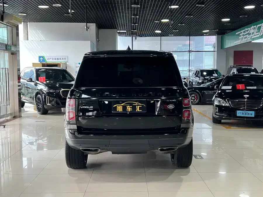 Land Rover Range Rover Range Rover 2022 3.0 L6 400PS Legendary Extended Classic Edition 2022 — миниатюра 2