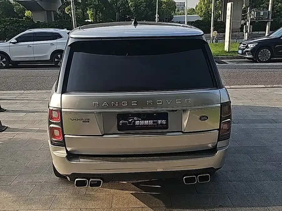 Land Rover Range Rover Range Rover 2022 3.0 L6 400PS Legendary Extended Classic Edition 2022 — миниатюра 2