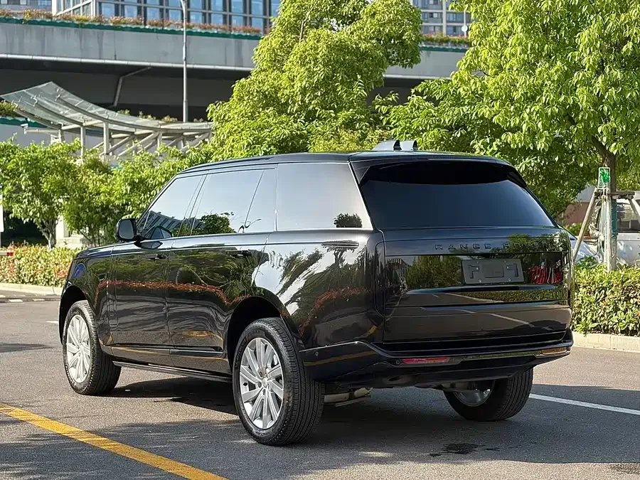 Land Rover Range Rover Range Rover 2025 3.0 L6 400PS Grand Edition 2025 — миниатюра 2