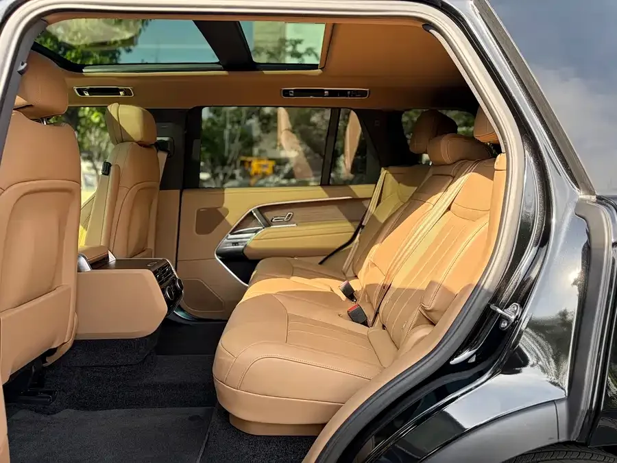 Land Rover Range Rover Range Rover 2025 3.0 L6 400PS Grand Edition 2025 — миниатюра 4