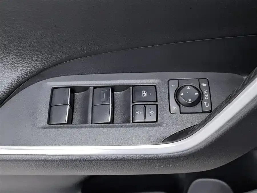 Toyota Wildlander Wildlander 2022 2.0L CVT 2WD Luxury PLUS Edition 2022 — миниатюра 3