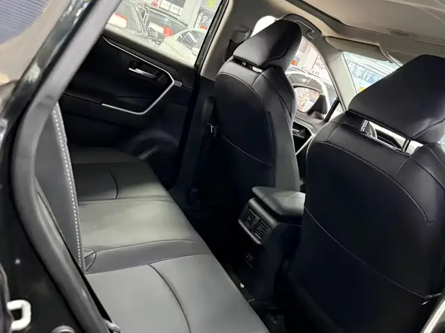 Toyota Wildlander Wildlander 2023 2.0L CVT 2WD Urban Edition 2024 — миниатюра 4