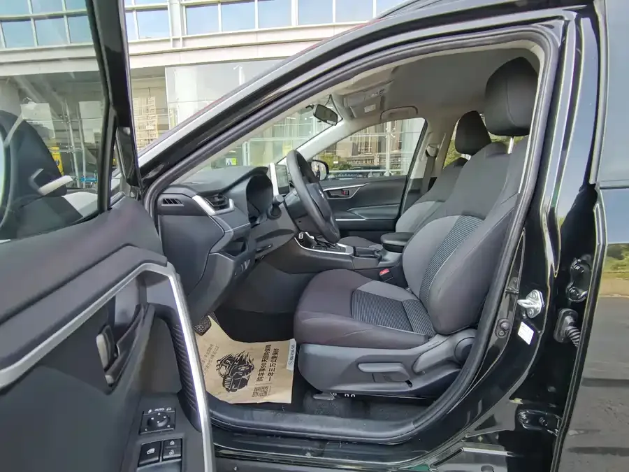Toyota Wildlander Wildlander 2022 2.0L CVT 2WD Leading Edition 2022 — миниатюра 3