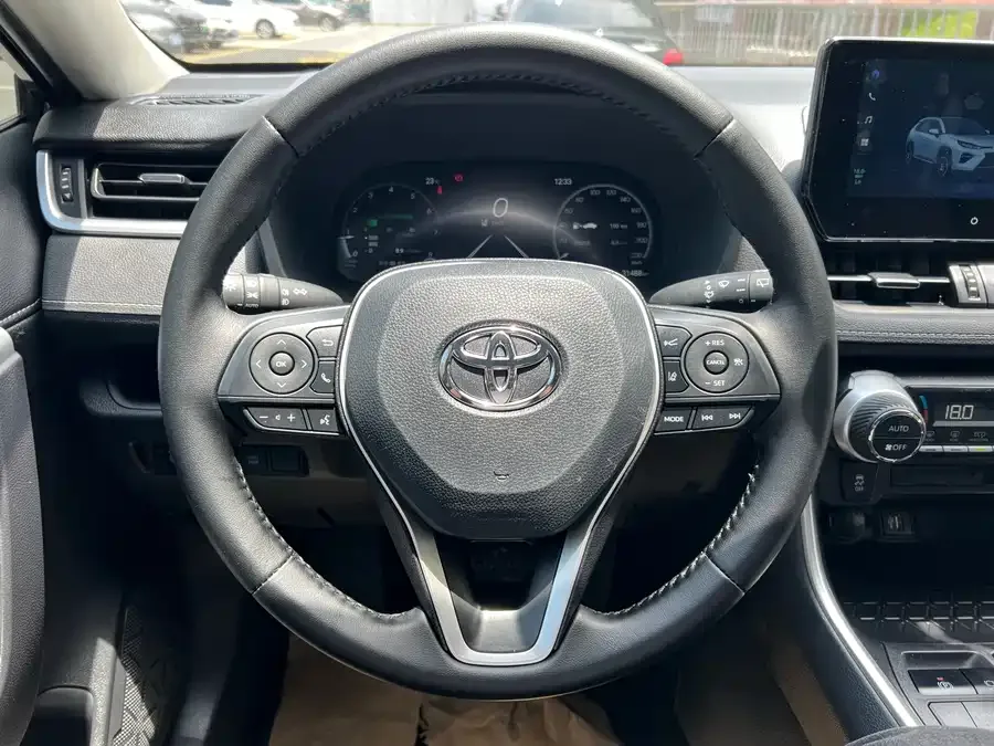Toyota Wildlander Wildlander 2023 2.0L CVT 2WD Luxury PLUS Edition 2023 — миниатюра 2