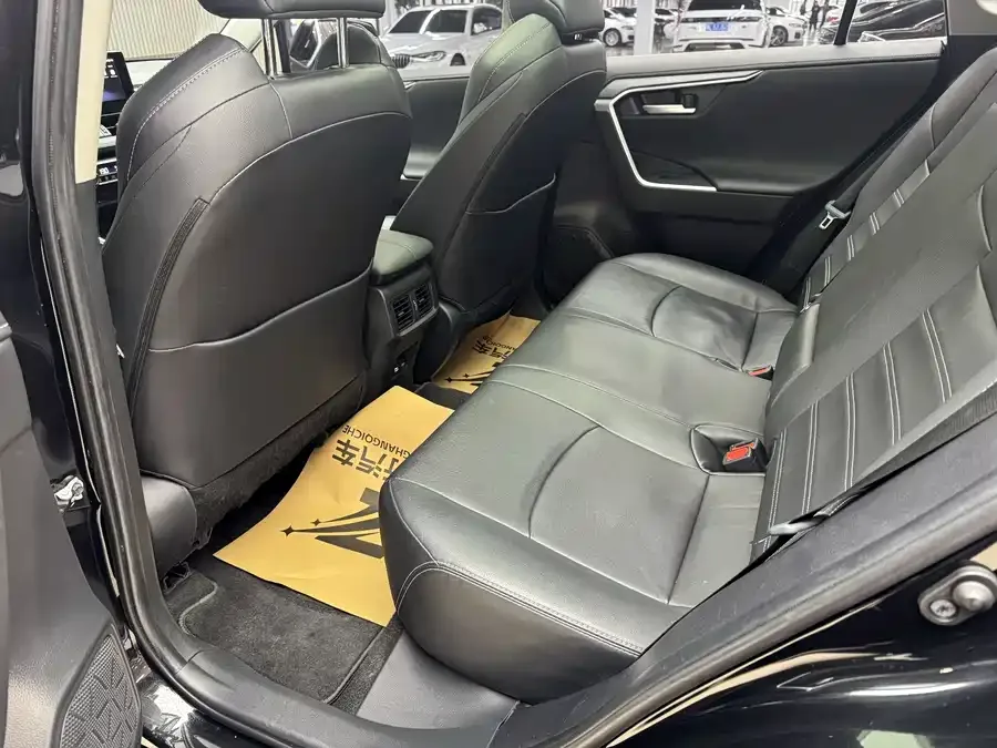 Toyota Wildlander Wildlander 2023 2.0L CVT 4WD Luxury PLUS Edition 2023 — миниатюра 4
